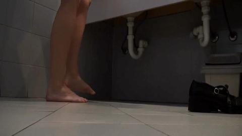 7686