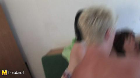 32858